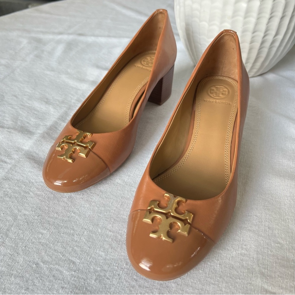 TORY BURCH RALEIGH CAP TOE PUMP
NWOT never worn.